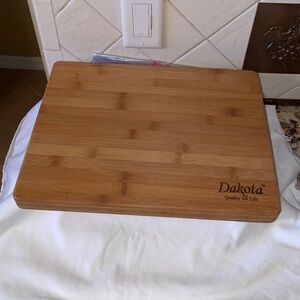 Like new Dakota brand Bamboo Cutting Board